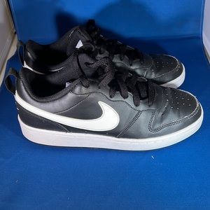 Nike Court Borough Lows SZ 7Y